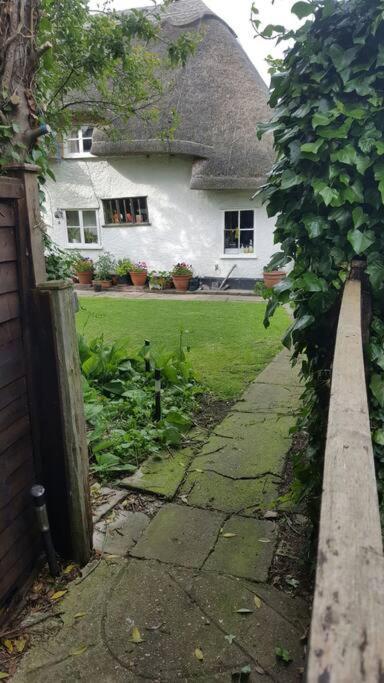 Entire Thatched Cottage Melbourn Extérieur photo